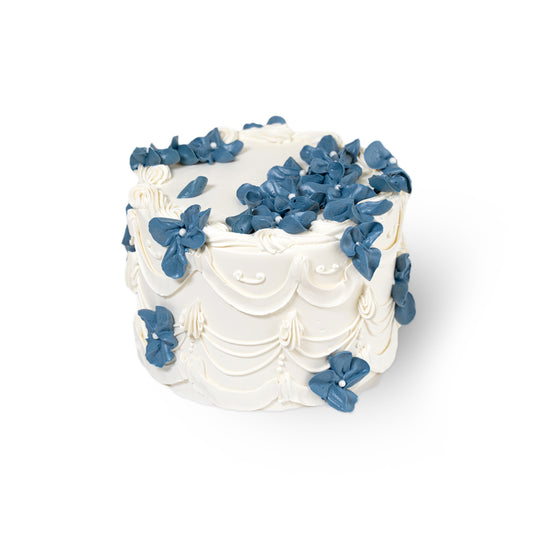Blue Vintage Bloom Cake – A Touch of Timeless Elegance